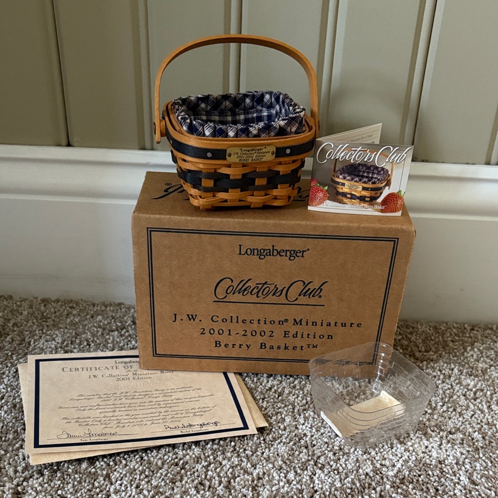 Longaberger J.W. Collection Miniature Berry Basket 2001-2002 Edition